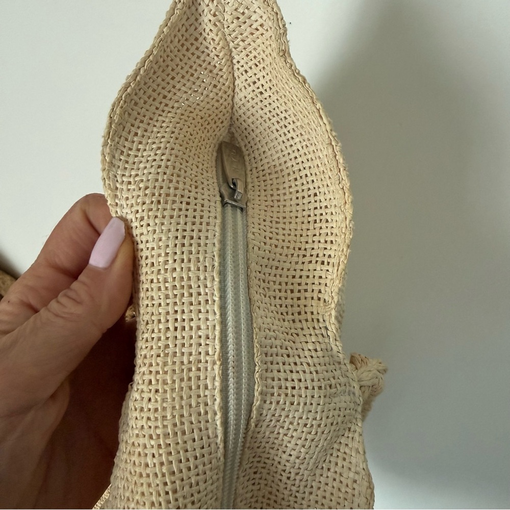 Beige Floral Embroidered Straw Tote Bag - Picture 7 of 9